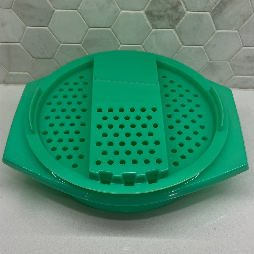 Vintage Tupperware Grater Plus Bowl Jadeite Green Shred Plastic
